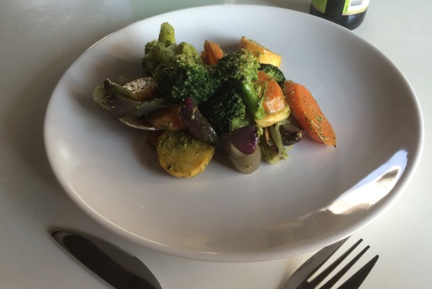 Запечённые овощи под мятно-чесночным соусом