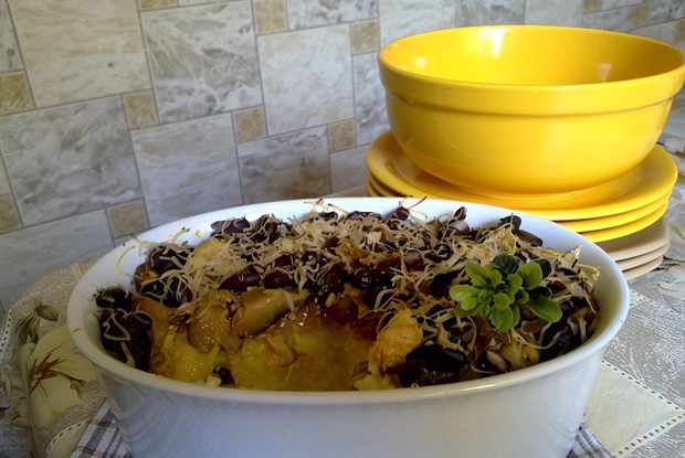 Запеканка из картофеля с курицей и фасолью