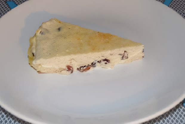 Запеканка из творога со сливочным маслом и изюмом