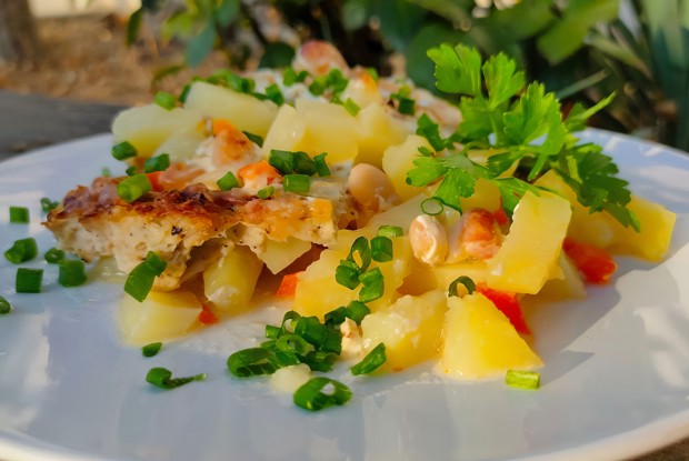 Картофель запеченный с фасолью и фаршем