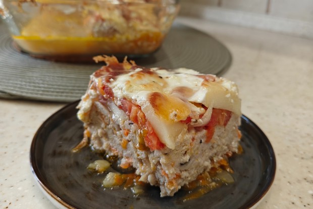 Запеканка с индейкой, кабачками и помидорами