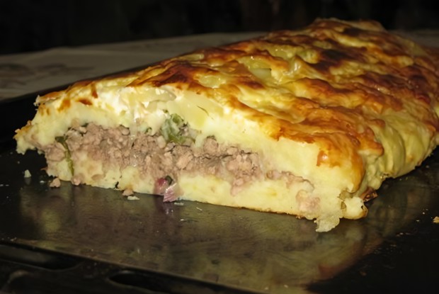 Запеканка с картофелем, фаршем и майонезом