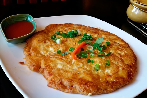 Запеканка с рисом и мясом по-тайски (Kai Jiew Moo Saap)