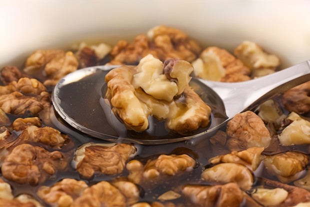 Засахаренные грецкие орехи с медом
