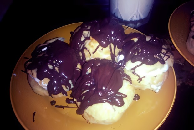 Заварное пирожное с белковым кремом