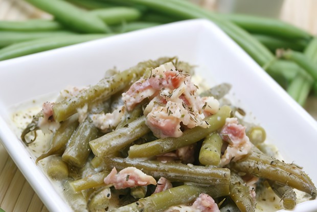 Зеленая фасоль с беконом и каштанами