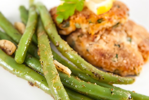 Зеленая фасоль с горчичной заправкой и луком-шалотом