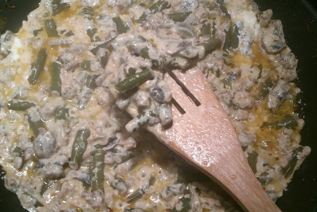 Зеленая фасоль с грибами в сметане