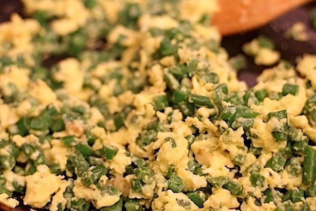 Зеленая фасоль с яйцом