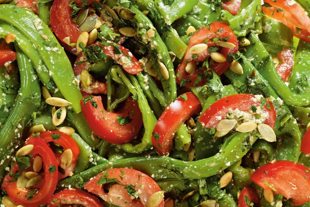 Зеленая фасоль с песто из тыквенных семечек