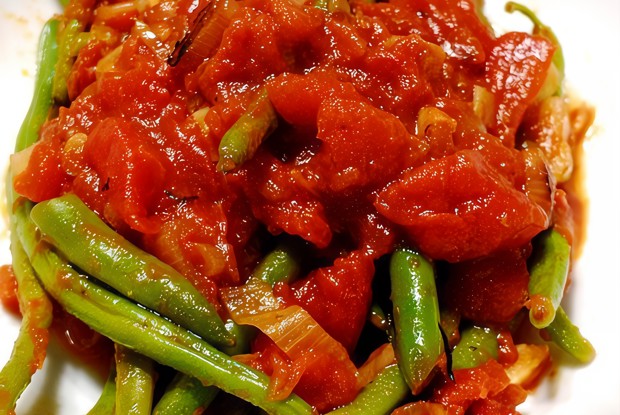 Зеленая фасоль с сальсой