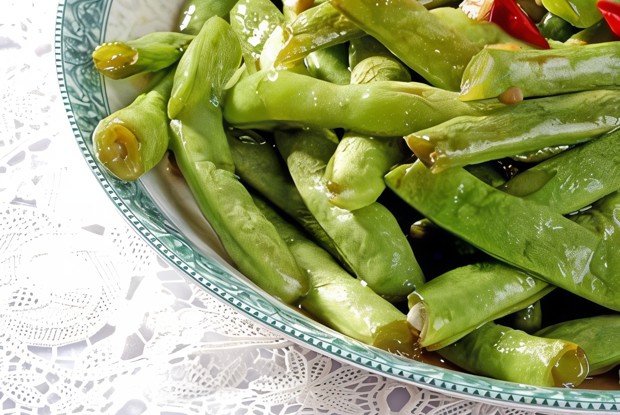 Зеленая фасоль в пряном арахисовом соусе
