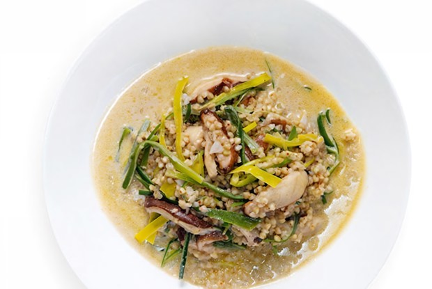 Зеленая гречка с грибами и пореем