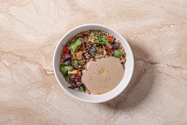 Зеленая гречка с грибами и соусом