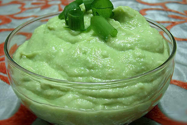Зеленый  мусс из авокадо