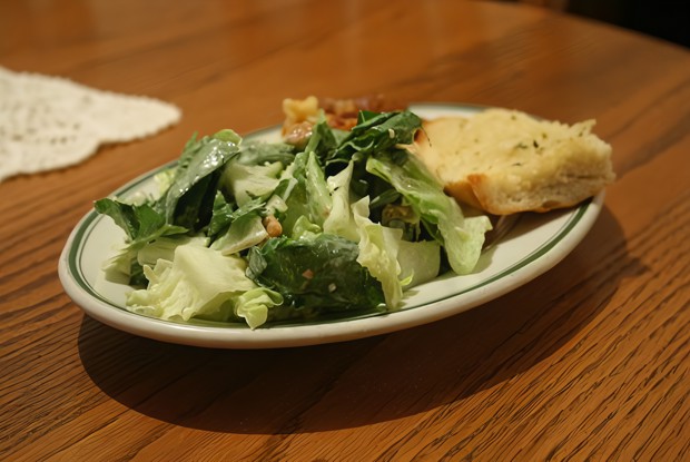 Зеленый салат с винегретом из пармезана