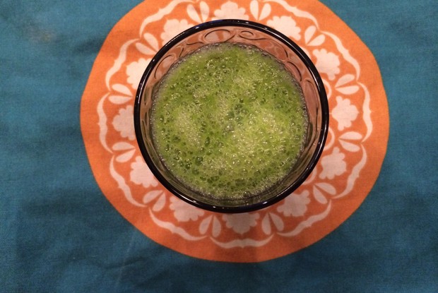 Зеленый смузи со шпинатом и грушами