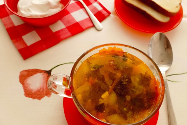 Зеленый борщ со щавелем