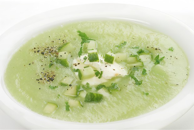 Зеленый гаспачо с хлебным мякишем