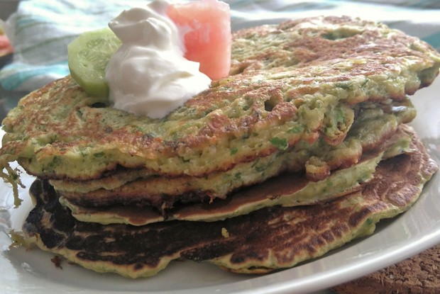 Зелёные блинчики из зелени и шпината