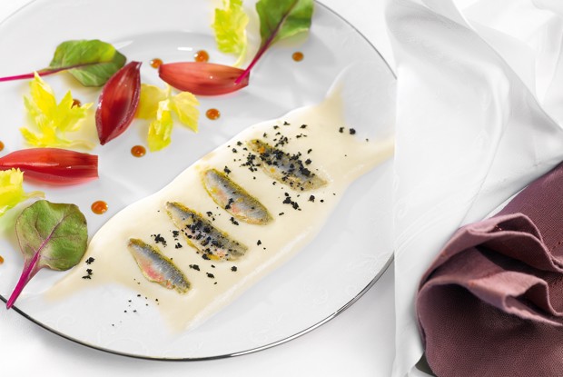 Жареная барабулька и лук со вкусом винограда «изабелла»