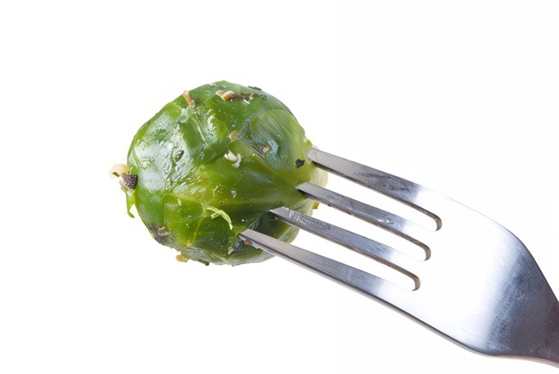 Жареная брюссельская капуста с белым вином и чесноком