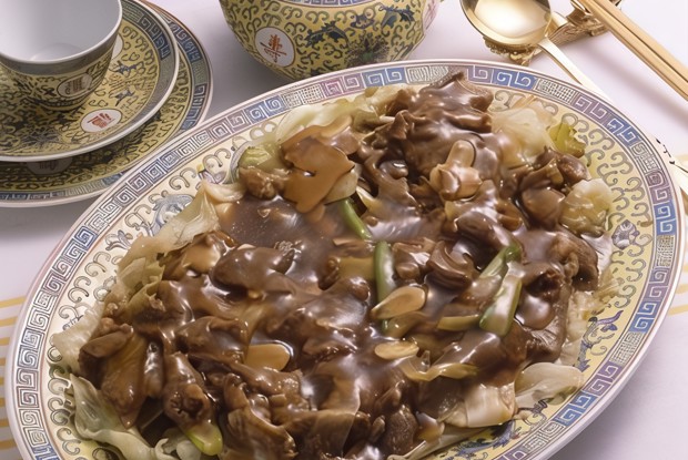 Жареная говядина со спаржей и грибами