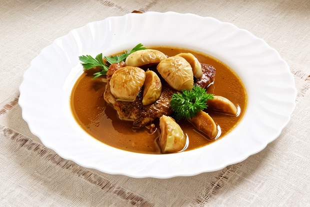 Жареная индейка с яблоками в кленовом соусе