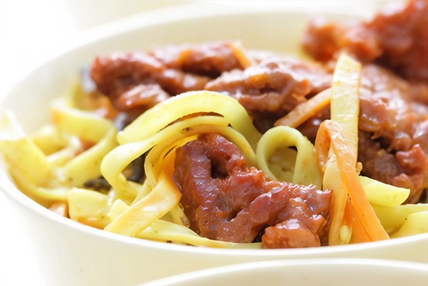 Жареная лапша со свининой (Tian Tian Chao Mian)