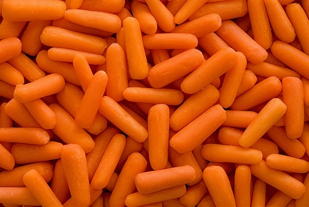 Жареная молодая морковь в оливковом масле