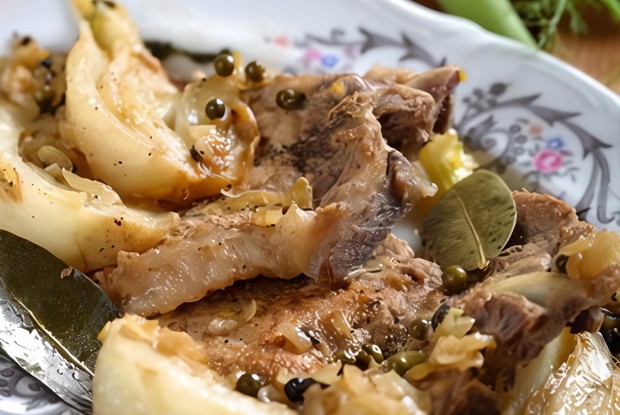 Жареная свиная вырезка с фенхелем и чесноком