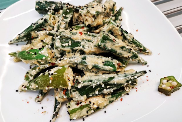 Жареная бамия в чесночном соусе