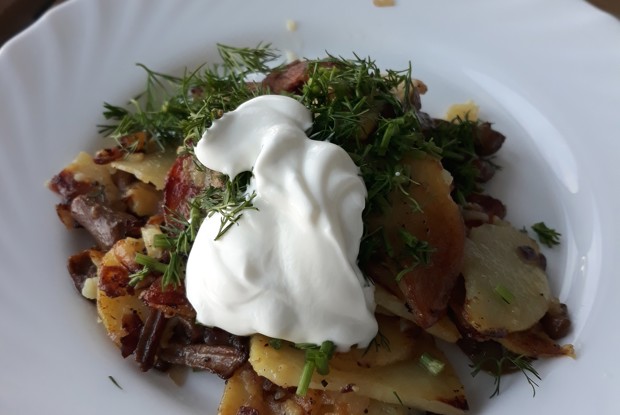 Жареная картошка с замороженными грибами