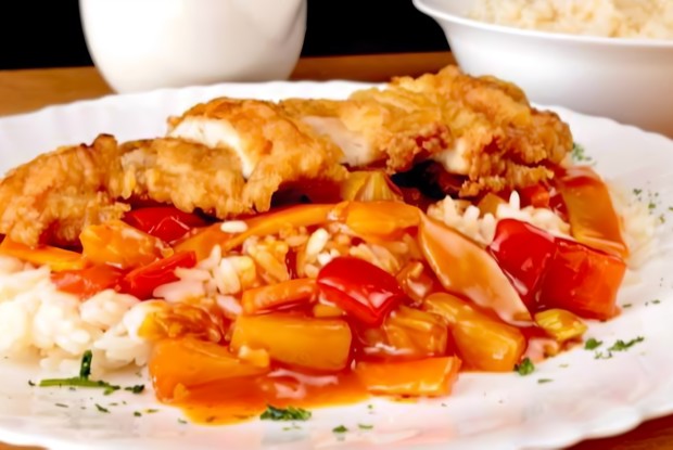 Жареная курица с рисом по-немецки (гебакенес-хенхен)