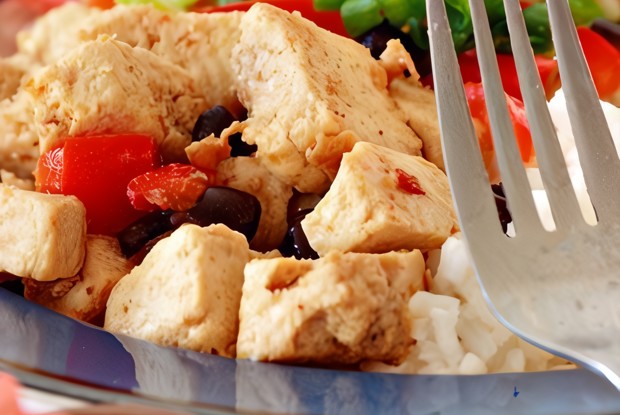 Жареные баклажаны с красным перцем и тофу