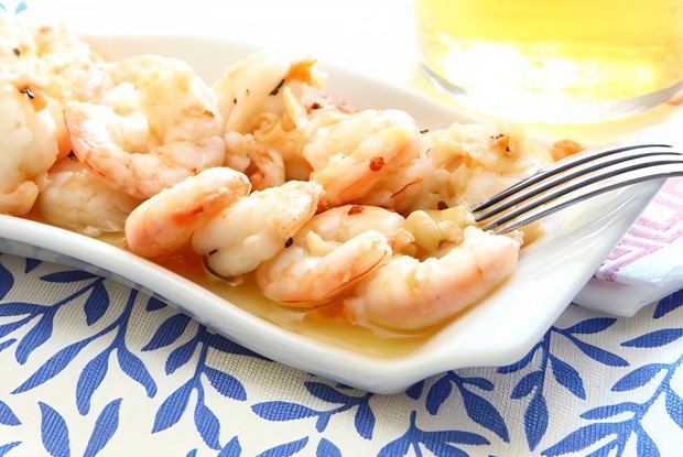 Жареные чесночные креветки