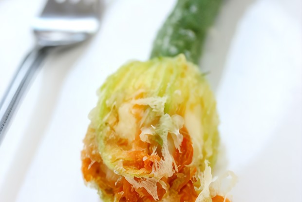 Жареные цветки цукини