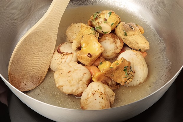 Жареные гребешки под соусом бер-блан