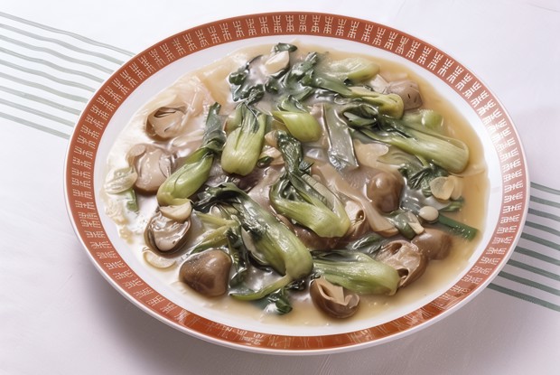 Жареные грибы с пак-чоем (Donggu Pei Shucai)