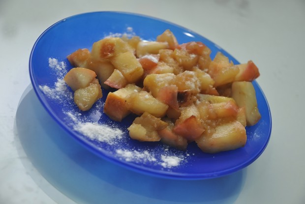 Жареные яблоки в карамели