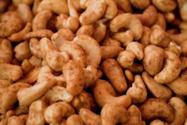 Жареные кешью с розмарином