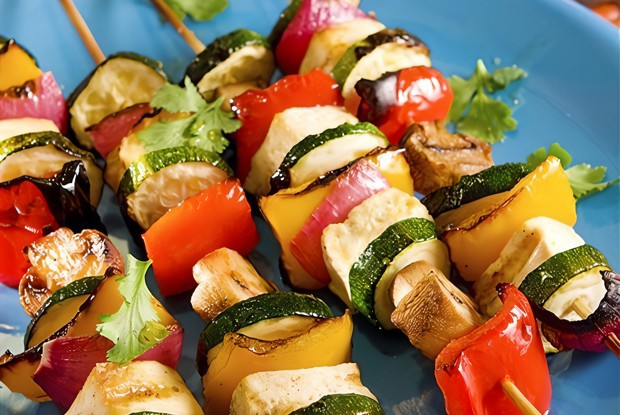 Жареные овощные шашлычки с грибами и соусом якитори