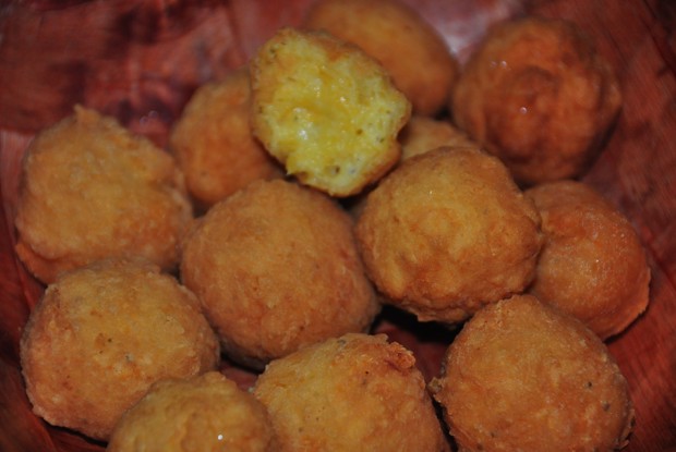 Жареные сырные шарики