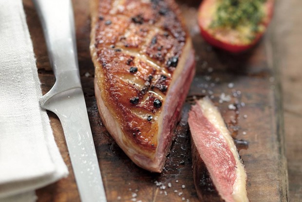 Жареные утиные грудки с можжевельником