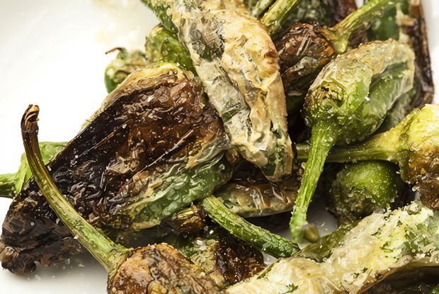 Жареные зеленые чили