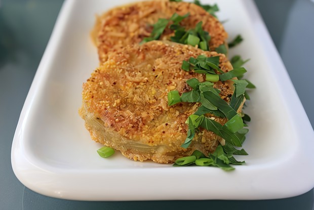 Жареные зеленые помидоры с молочной подливкой