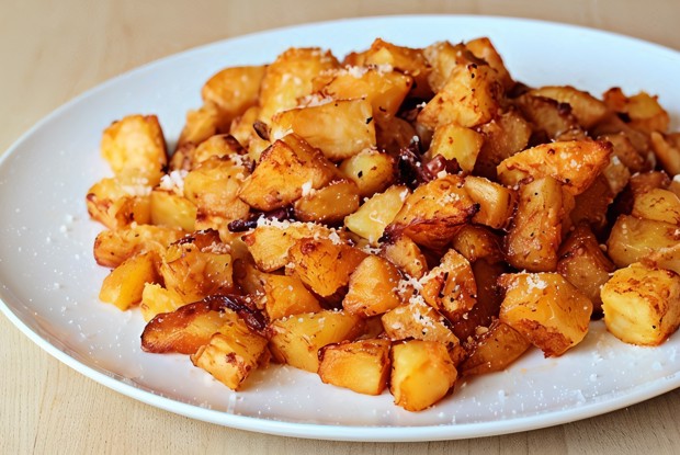 Жареный картофель с пармезаном