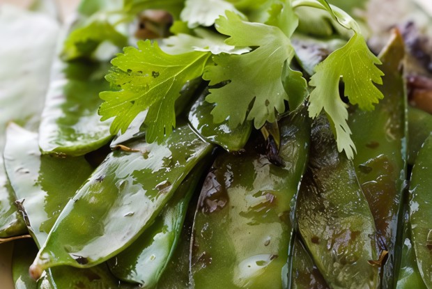 Жареный молодой стручковый горошек