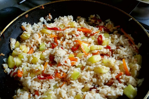Жареный рис с яйцом по-китайски
