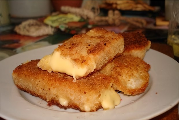 Жареный сыр по-чешски в панировке